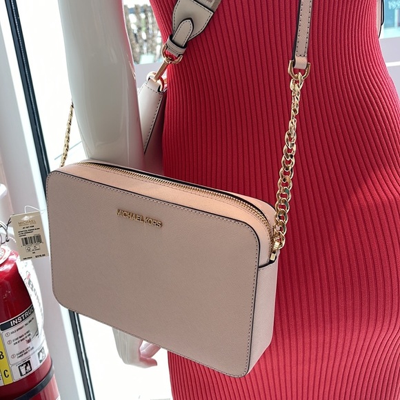 Michael Kors Jet Set Item Large East West Zip Crossbody Leather Powder Blush
NWT - Picture 4 of 16